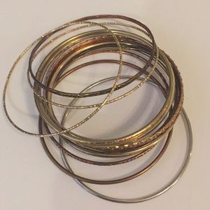 Vintage Jewelry - 15 pcs Vintage Silver And Brass Tones Bangles Vintage Jewelry - 15 pcs Vintage Silver And Brass Tones Bangles